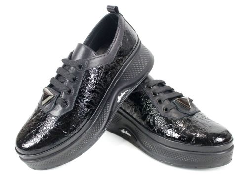 Дамски ежедневни обувки Scala Moda от мачкан лак и естествена кожа с платформа и метален акцент