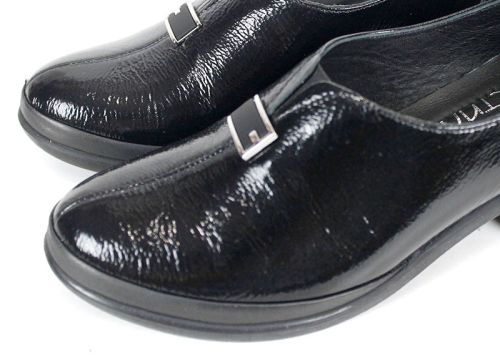 Дамски ежедневни обувки Lusso Forte от естествен лак в черно със средно висок ток