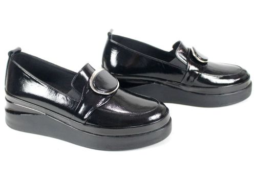 Дамски обувки Lucente Nero от естествен лак в черно с ниска платформа