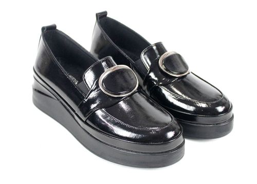 Дамски обувки Lucente Nero от естествен лак в черно с ниска платформа