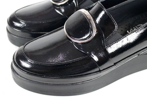 Дамски обувки Lucente Nero от естествен лак в черно с ниска платформа