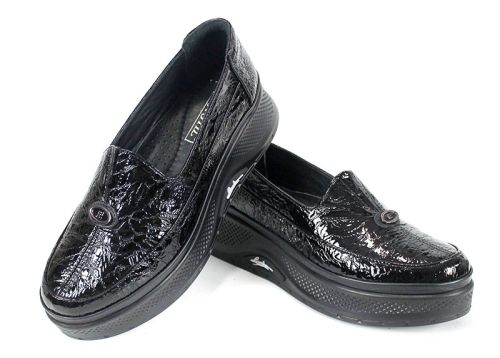 дамски обувки Luce Nera от естествен лак черни с ниска платформа