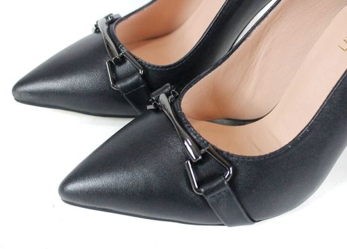 Дамски обувки Nera от естествена кожа, черен цвят, с висок ток и декоративен акцент