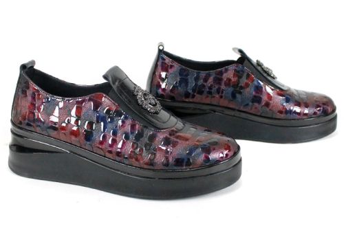 Дамски обувки от естествен лак в бордо-син меланж с платформа