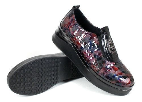 Дамски обувки от естествен лак в бордо-син меланж с платформа