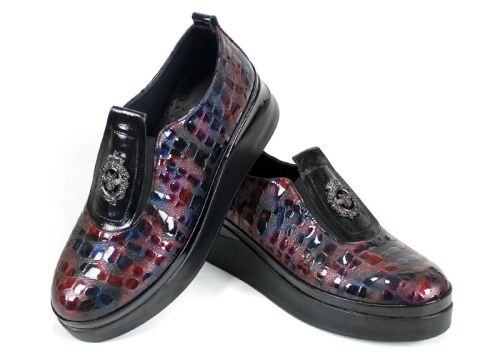 Дамски обувки от естествен лак в бордо-син меланж с платформа