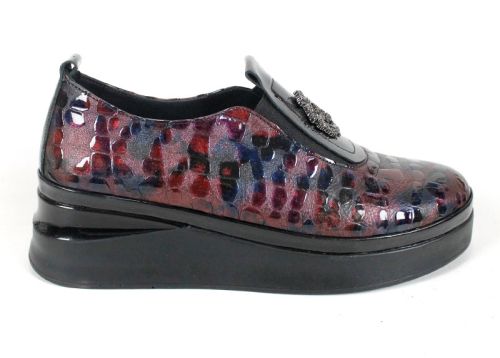 Дамски обувки от естествен лак в бордо-син меланж с платформа