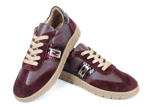 Дамски сникърси Ретрия от бордо кожа и велур, със змийски детайл и бежови връзки.