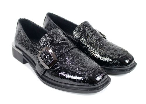 ДамскДамски обувки Veora от черен мачкан лак с метална катарамаи обувки Veyora от черен мачкан лак с метална катарама