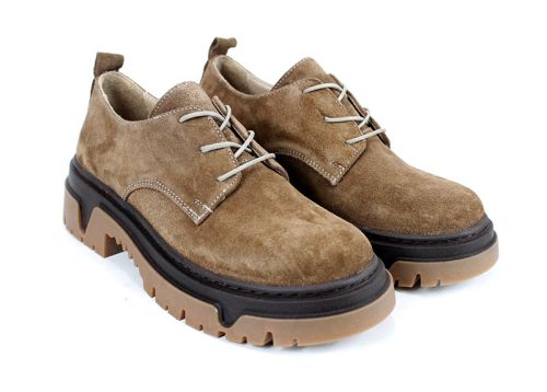 дамски обувки от естествен велур в цвят канела с шито масивно двуцветно ходило и стелка от естествена кожа