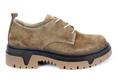 дамски обувки от естествен велур в цвят канела с шито масивно двуцветно ходило и стелка от естествена кожа