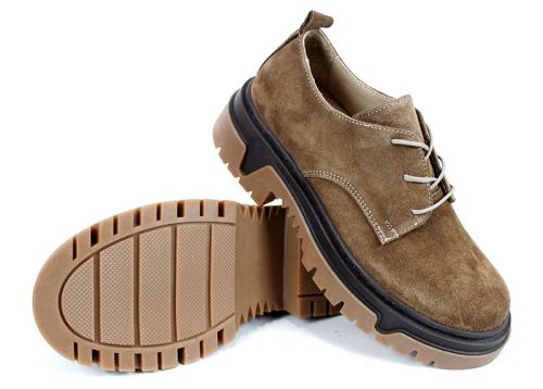 дамски обувки от естествен велур в цвят канела с шито масивно двуцветно ходило и стелка от естествена кожа