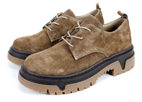 дамски обувки от естествен велур в цвят канела с шито масивно двуцветно ходило и стелка от естествена кожа