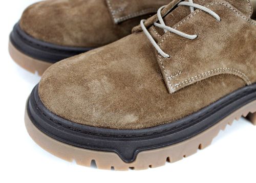 дамски обувки от естествен велур в цвят канела с шито масивно двуцветно ходило и стелка от естествена кожа