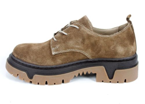 дамски обувки от естествен велур в цвят канела с шито масивно двуцветно ходило и стелка от естествена кожа