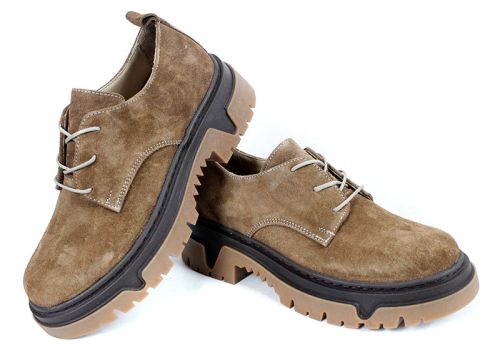 дамски обувки от естествен велур в цвят канела с шито масивно двуцветно ходило и стелка от естествена кожа