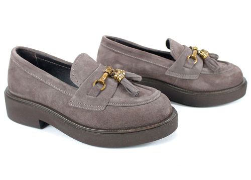 Дамски лоуфъри Doux Éclat от естествен велур във визонен цвят, с декорация и олекотено ходило.