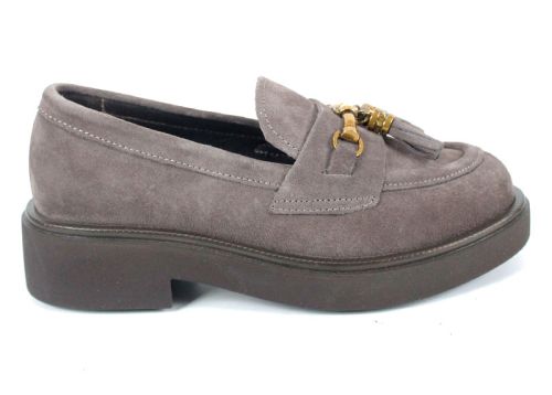 Дамски лоуфъри Doux Éclat от естествен велур във визонен цвят, с декорация и олекотено ходило.