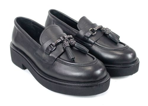 дамски лоуфъри Doux Éclat от естествена кожа в черен цвят с метална декорация и олекотено ходило