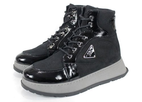 Дамски спортни боти Astra Nero от естествен набук и лак в черен цвят с контрастно сиво ходило, хастар и стелка от трико