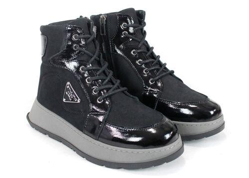 Дамски спортни боти Astra Nero от естествен набук и лак в черен цвят с контрастно сиво ходило, хастар и стелка от трико