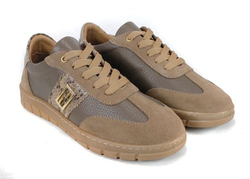 Дамски ретро сникърси Luce Antica от естествена кожа и велур, визон нюанс, със змийски детайл, шито каучуково ходило и хастар от естествена кожа.