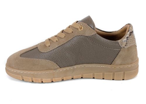 Дамски ретро сникърси Luce Antica от естествена кожа и велур, визон нюанс, със змийски детайл, шито каучуково ходило и хастар от естествена кожа.