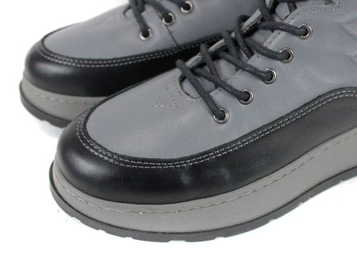 Дамски спортни боти Linea Nova от естествена кожа, комбинация от сиво и черно, с високо ходило и цип за удобно обуване.