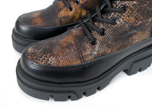 дамски боти Luna Forte от естествена кожа със змийски принт и масивно грайферно ходило