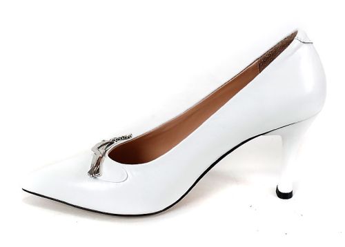 Бели официални обувки с брошка – модел Luxe Éternelle