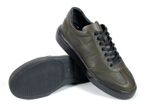 Детайл от зелена кожа с черни връзки – Cavero