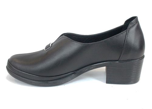 Дамски обувки Lusso Forte с метален акцент отпред