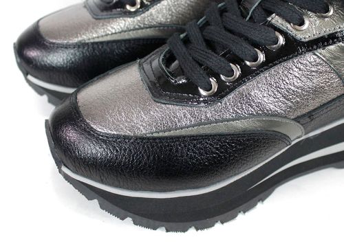 дамски сникърси Aurora Shine естествена кожа платинена и черна с вълнен хастар