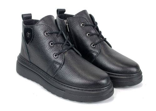 Дамски зимни кларкове от черна кожа с лачен аксесоар - модел Winter Glossy Clarks