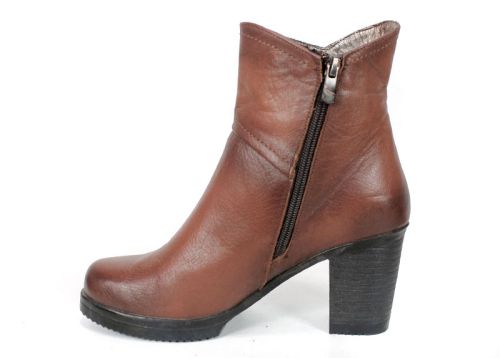 Дамски боти Carmen Vale от естествена кожа в светло кафяв цвят със стабилен ток и топла плюшена подплата