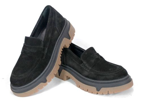 Дамски велурени лоуфъри Aurora Line в черен цвят с дебело контрастно ходило