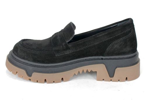 Дамски велурени лоуфъри Aurora Line в черен цвят с дебело контрастно ходило