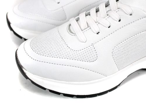 Дамски сникърси от естествена кожа в бяло - модел Aura Move