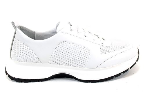 Дамски сникърси от естествена кожа в бяло - модел Aura Move
