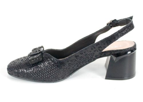 Дамски сандали Riva Plain от естествена кожа с отворена пета, перфорация и широк ток