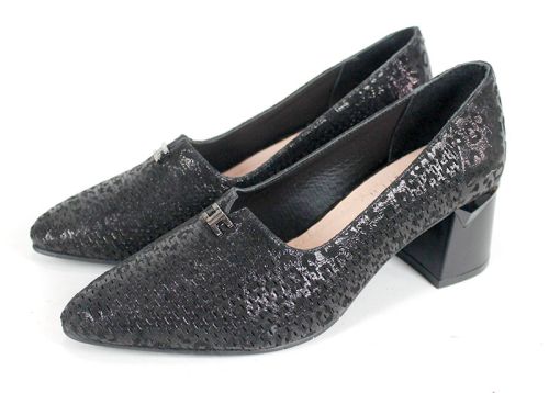 Дамски официални обувки от черна естествена кожа с перфорация и стабилен ток