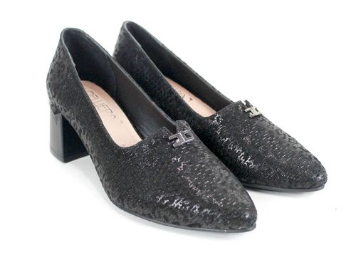 Дамски официални обувки от черна естествена кожа с перфорация и стабилен ток