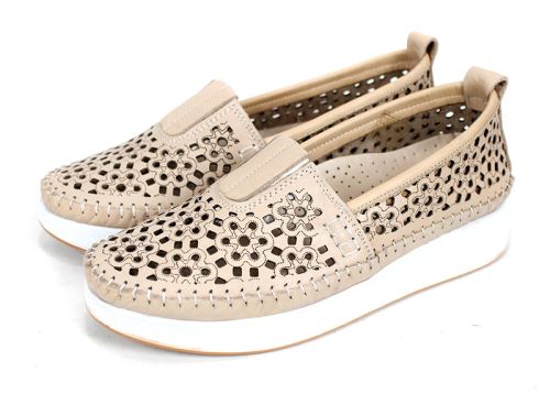 Mira Flow – леки дамски летни обувки от естествена кожа в бежово