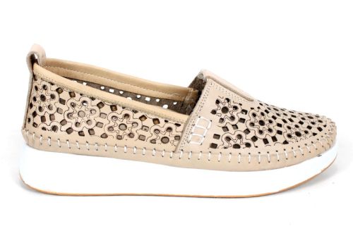 Mira Flow – леки дамски летни обувки от естествена кожа в бежово