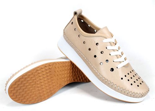 Леки дамски обувки с перфорация Elia Move – бежови