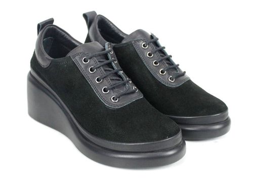Linea Ease – дамски меки обувки от черен велур с клиновидна платформа