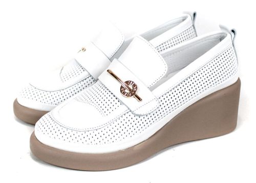 City Aura – дамски летни обувки от естествена кожа в бяло с клин платформа