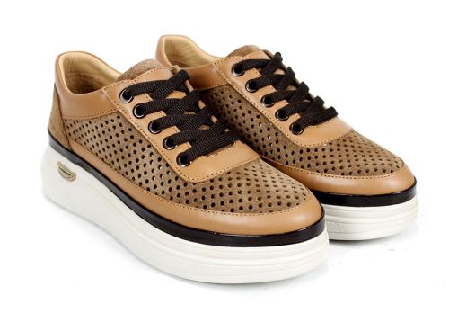 Bella Form – дамски летни обувки от естествен велур с перфорация в светло кафяво