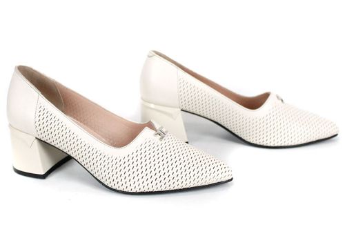 Дамски официални обувки Civella от бежова естествена кожа с перфорация