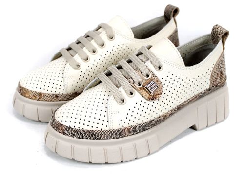 Nova Grace – дамски летни обувки от естествен лак със ситна перфорация в бежово